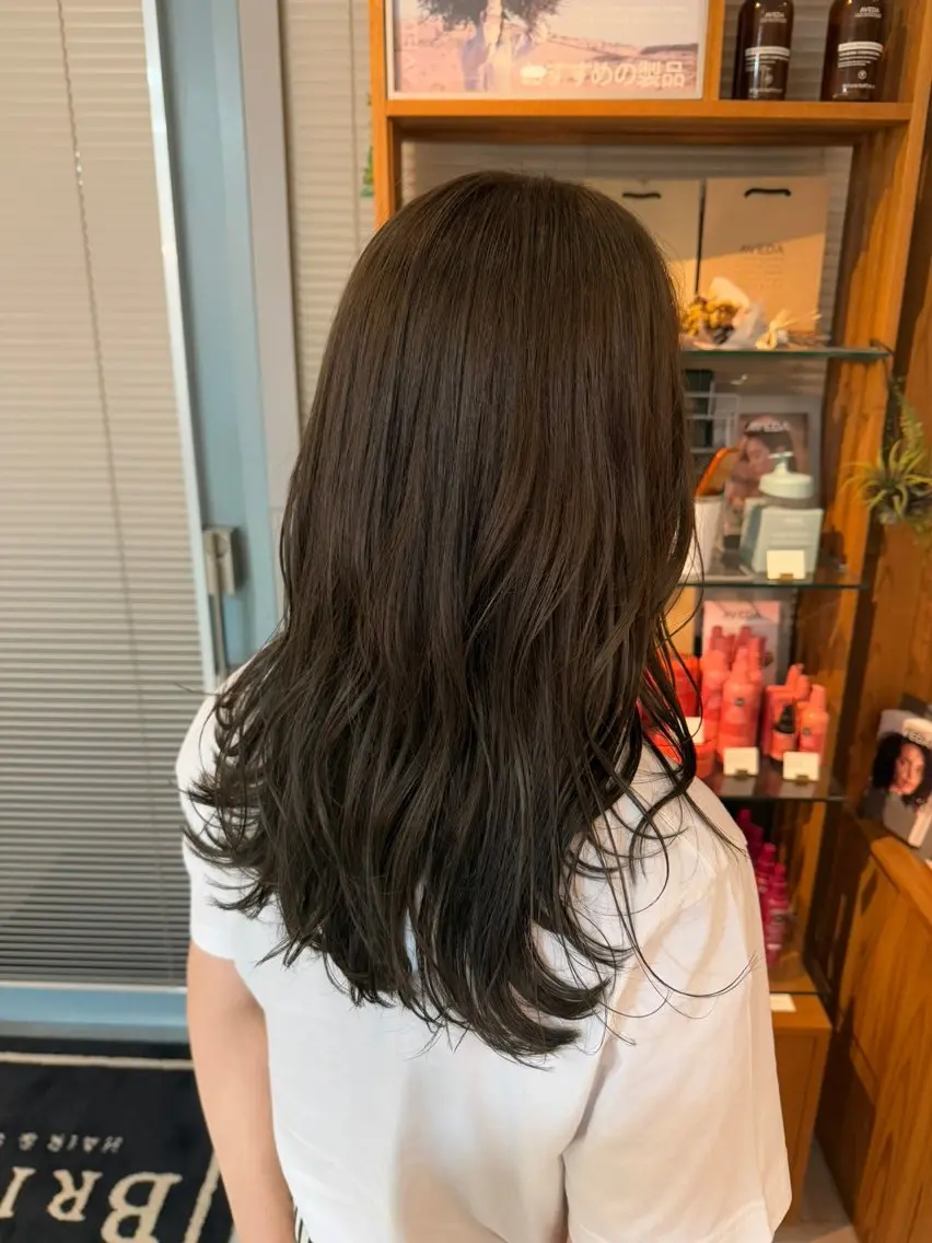 カラー yuika BRICK 今治のヘアスタイル