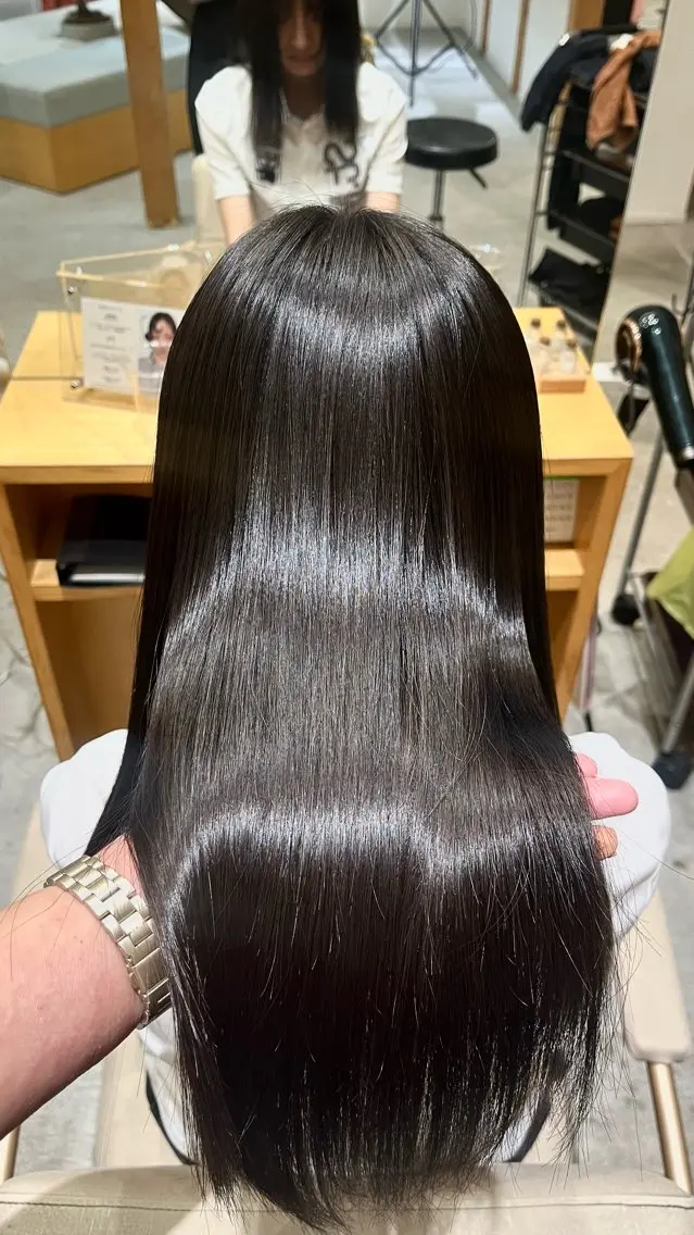 似合わせカット✂️➕かたくならない縮毛矯正✨️➕マーブ🫧の写真