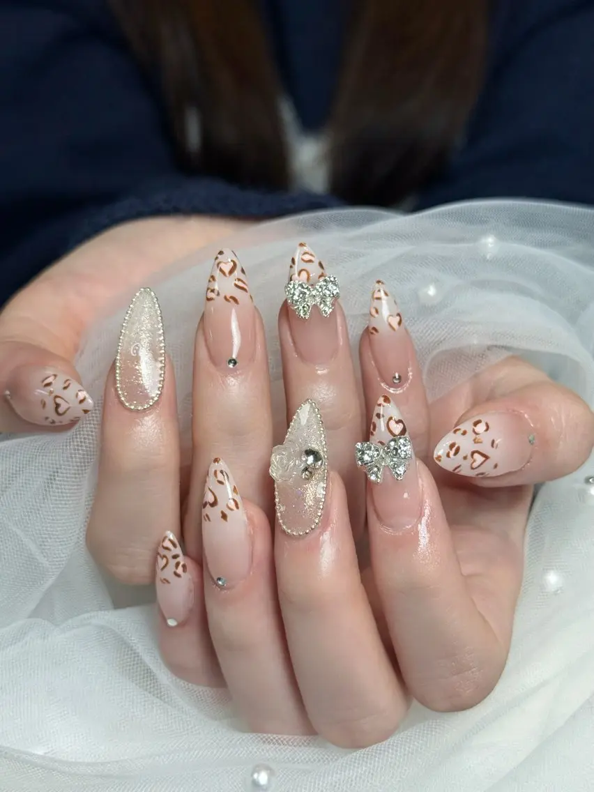 ネイル オーロラネイル ボルドー ブラウン 氷ネイル・うるうるネイル キラキラネイル ハンドネイル Julli NailStudioのネイルデザイン