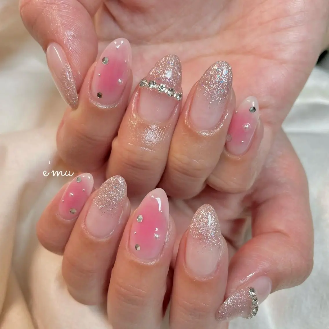 ネイル チークネイル キラキラネイル ピンク 春ネイル ワンホンネイル nail salon e'mu💐のネイルデザイン