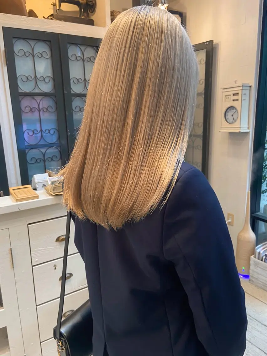 ロング カラー ブリーチ ハイトーンカラー カット ヘアカラー トリートメント 抜きっぱなしブロンド /ハイトーン/カナタのヘアスタイル