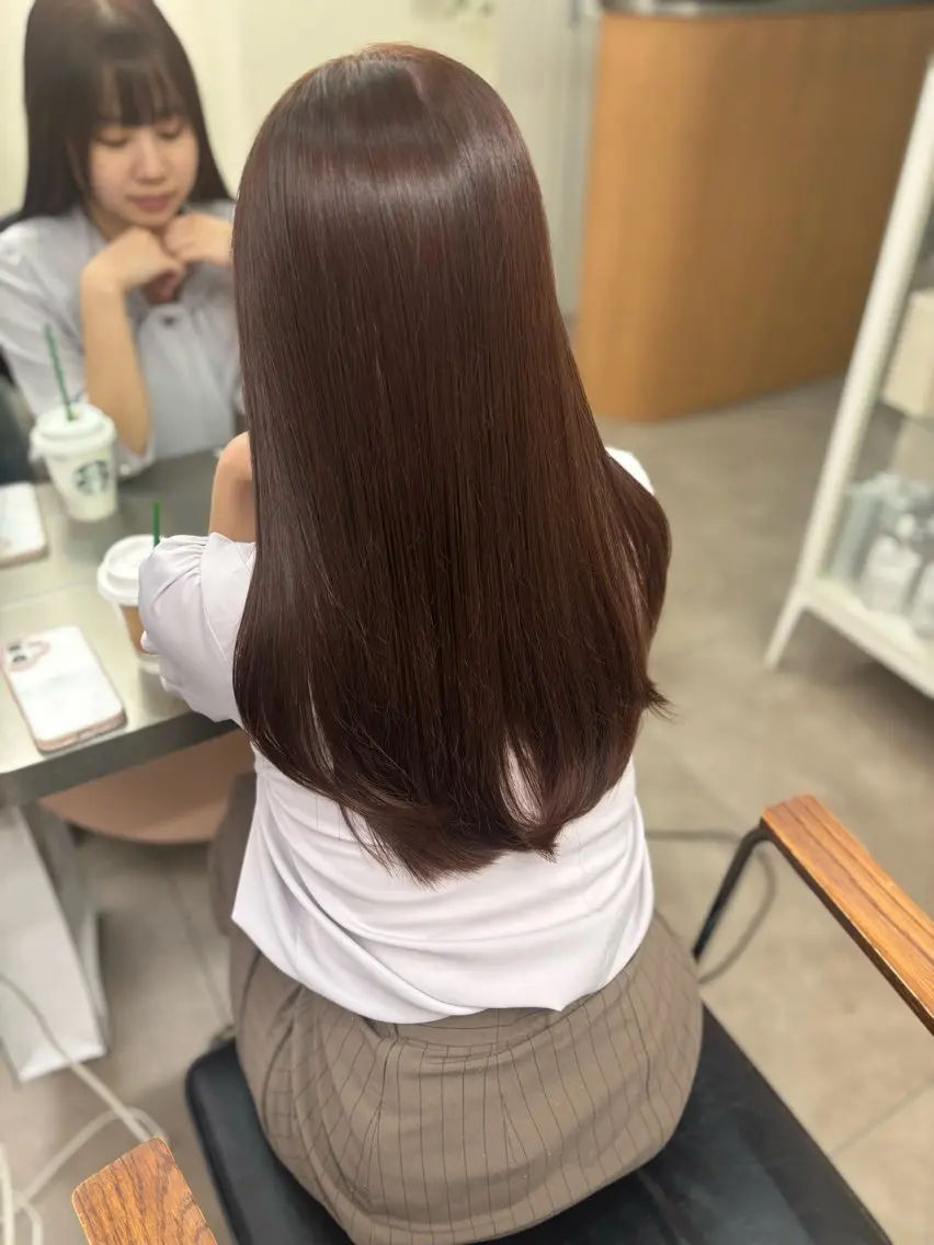 セミロング チョコレートブラウン カット ヘアカラー トリートメント akira𝜗𝜚 ꙳.*‬透明感カラーのヘアスタイル