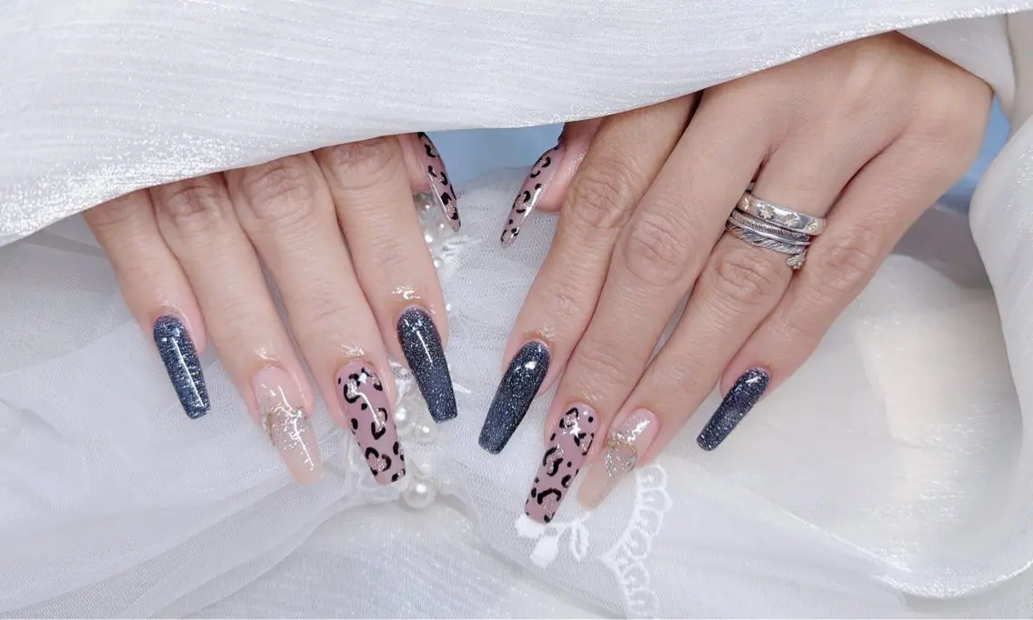ネイル アートネイル オーロラネイル ガーリー キラキラネイル 韓国ネイル ハンドネイル Mio NailsalonUのネイルデザイン