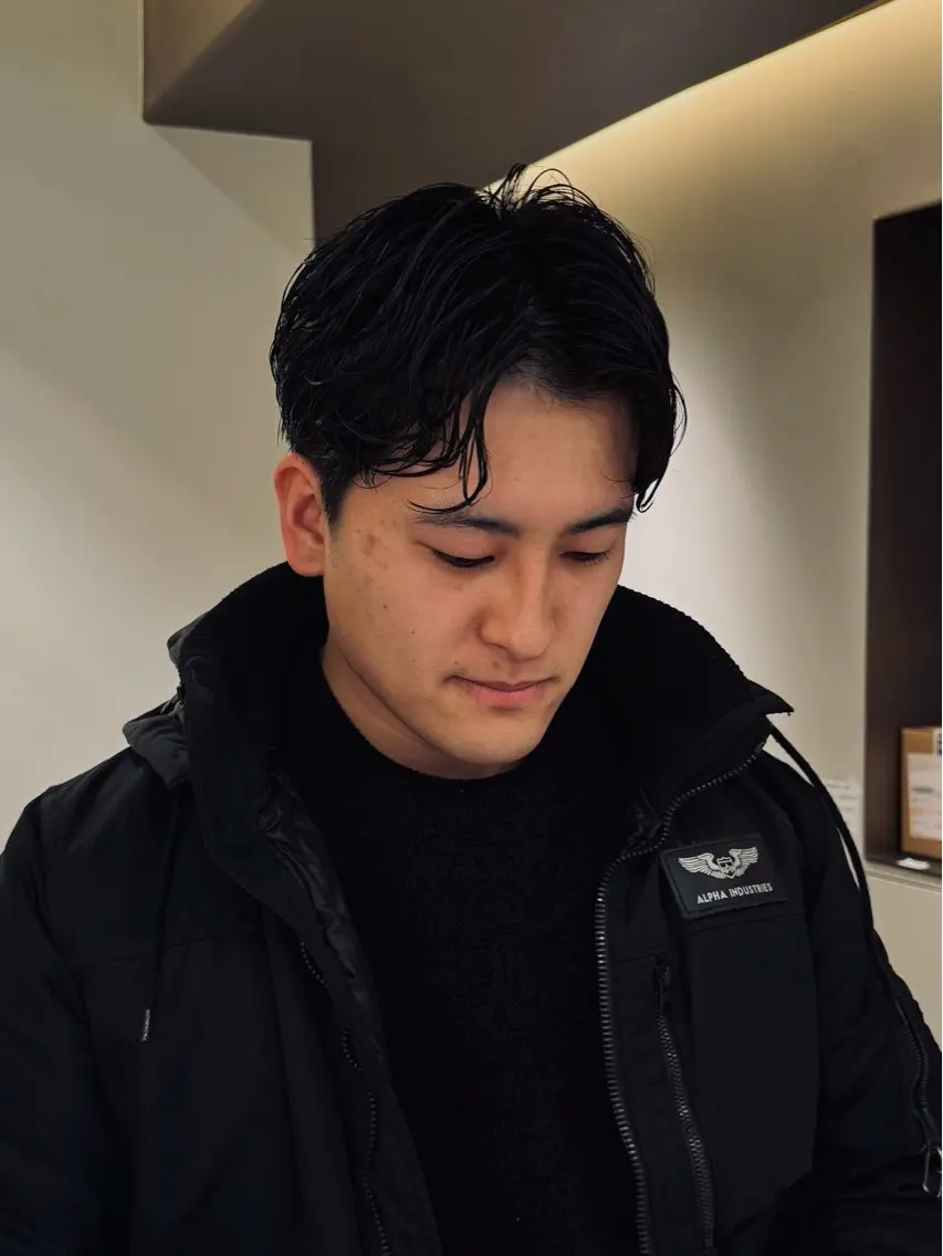 ショート パーマ メンズ センターパート メンズパーマ カット パーマ メンズショート 丸山 航輝のヘアスタイル