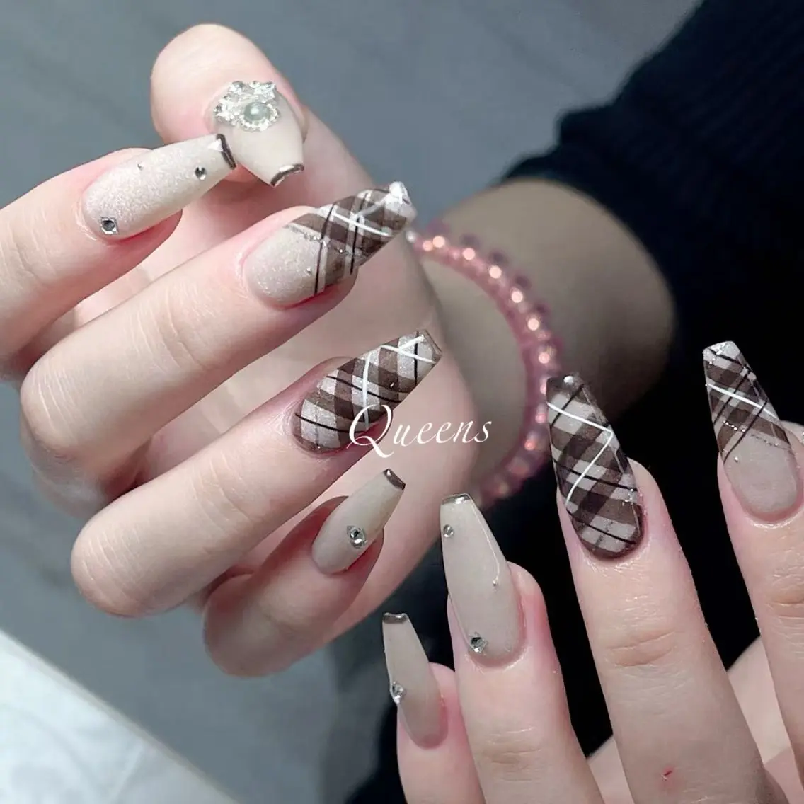 ネイル ハンドネイル Queens ひなのネイルデザイン