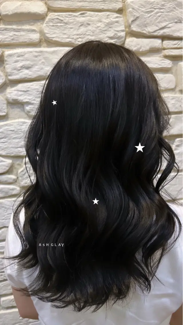 ロング カラー ヘアカラー 赤堀 凪咲のヘアスタイル