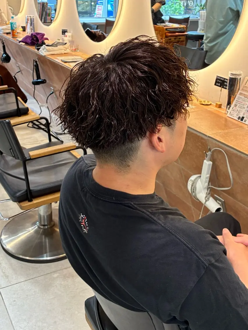 ショート パーマ メンズ メンズパーマ ツイストスパイラルパーマ スパイラルパーマ カット パーマ 横浜/メンズカット/ パーマ/志賀菜妃のヘアスタイル