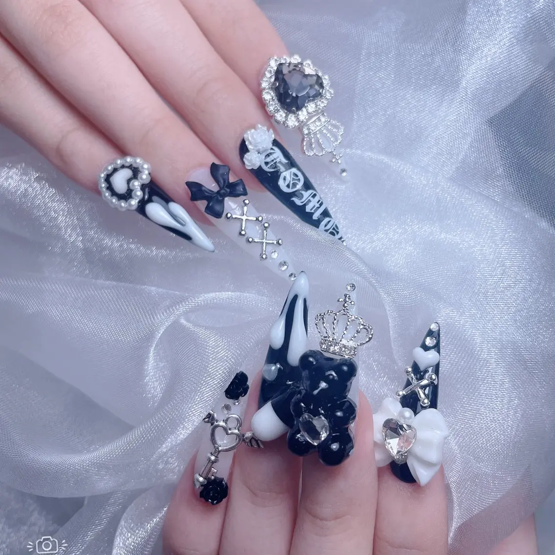 ネイル 成人式 ロングネイル マグネットネイル 大理石ネイル(マーブル) リボン ハンドネイル MoMoA Nail ネイル長さ出し専門店のネイルデザイン