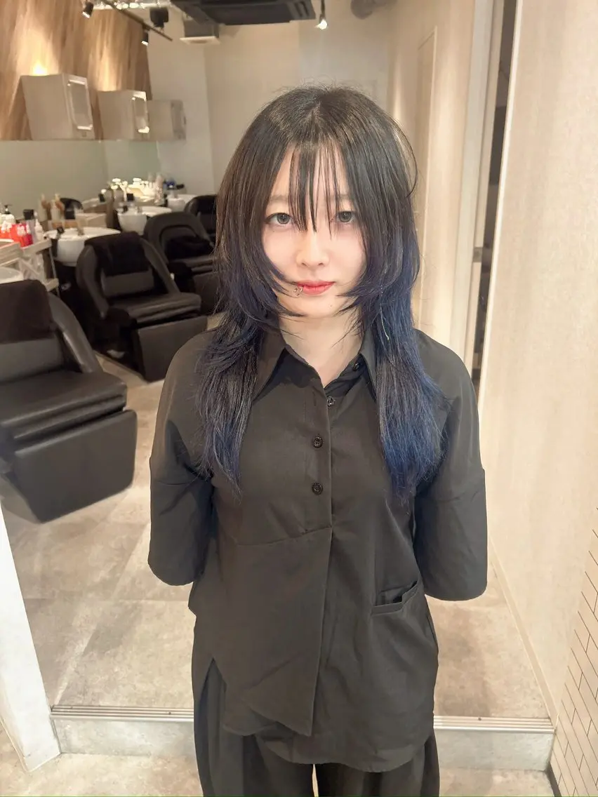 ミディアム カラー ウルフカット カット ヘアカラー ウルフカット レイヤーカット上柿のヘアスタイル