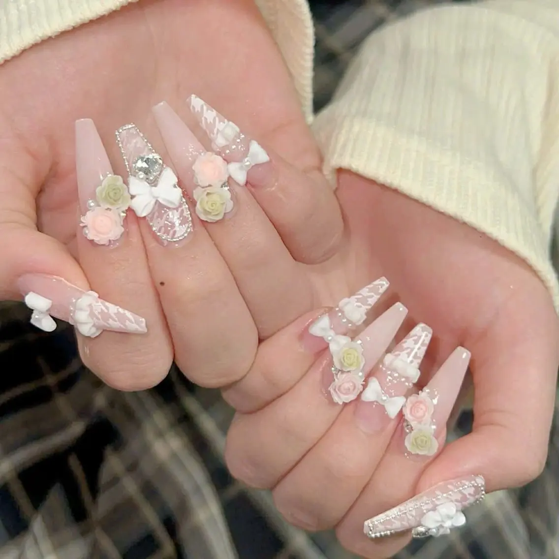 ネイル アートネイル ボルドー フレンチネイル ジェルネイル 氷ネイル・うるうるネイル ハンドネイル Julie NailSalonのネイルデザイン
