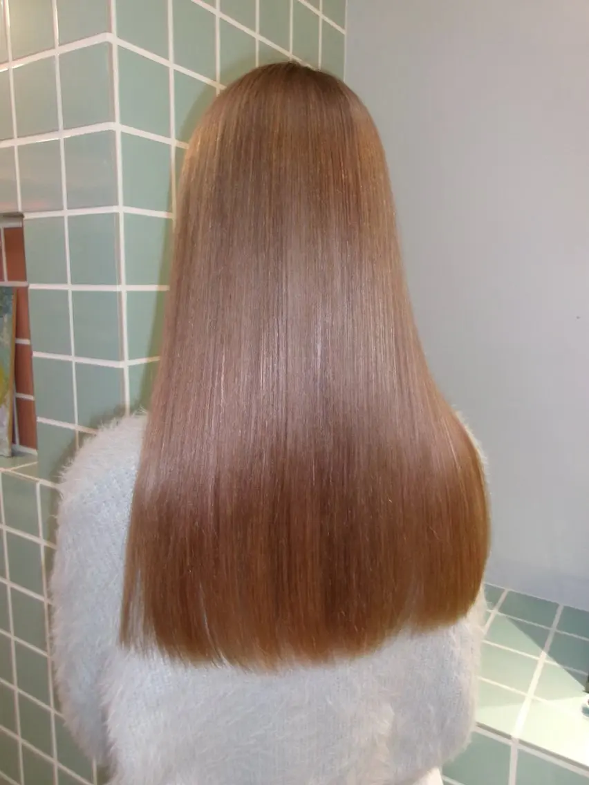 カラー ベージュカラー ブリーチ ミルクティーベージュ ヘアカラー 長谷川 結奈のヘアスタイル