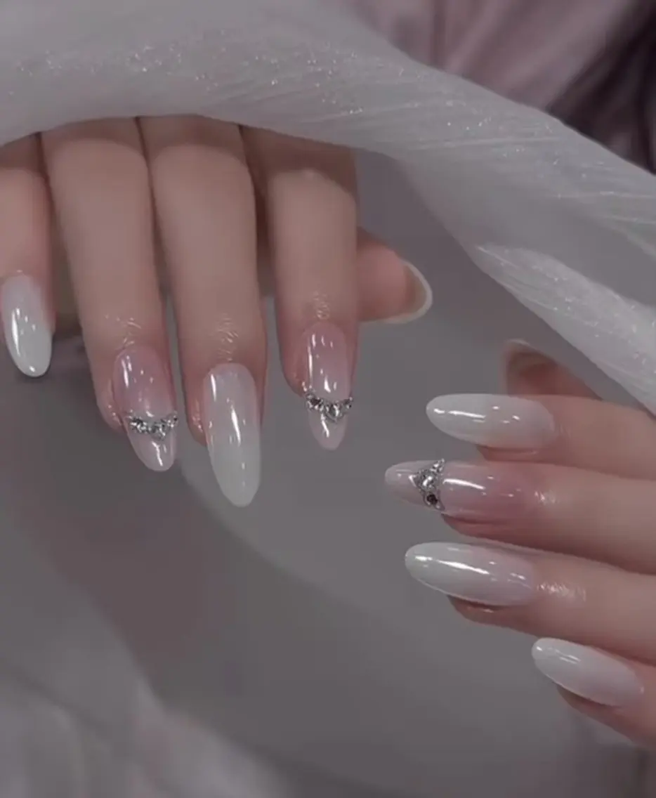ネイル 長さ出し フレンチネイル ジェルネイル ガラスフレンチ 韓国ネイル ハンドネイル Minette nailHuongのネイルデザイン
