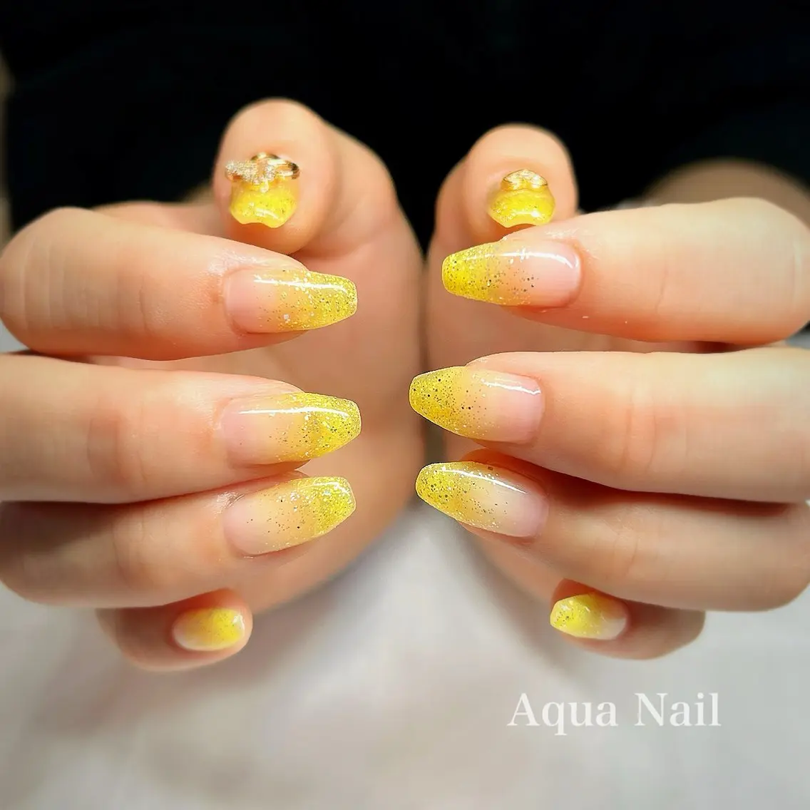 ネイル クリアネイル ゴールド グラデーション 韓国ネイル ラメ(グリッター) ハンドネイル フットネイル AQUA NAILのネイルデザイン