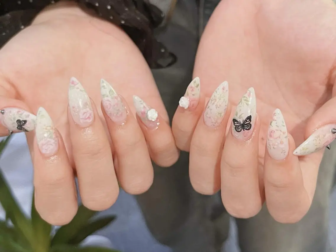 ネイル オーロラネイル 長さ出し フットネイル フレンチネイル ジェルネイル ハンドネイル アンアンBelle Nail 池袋のネイルデザイン