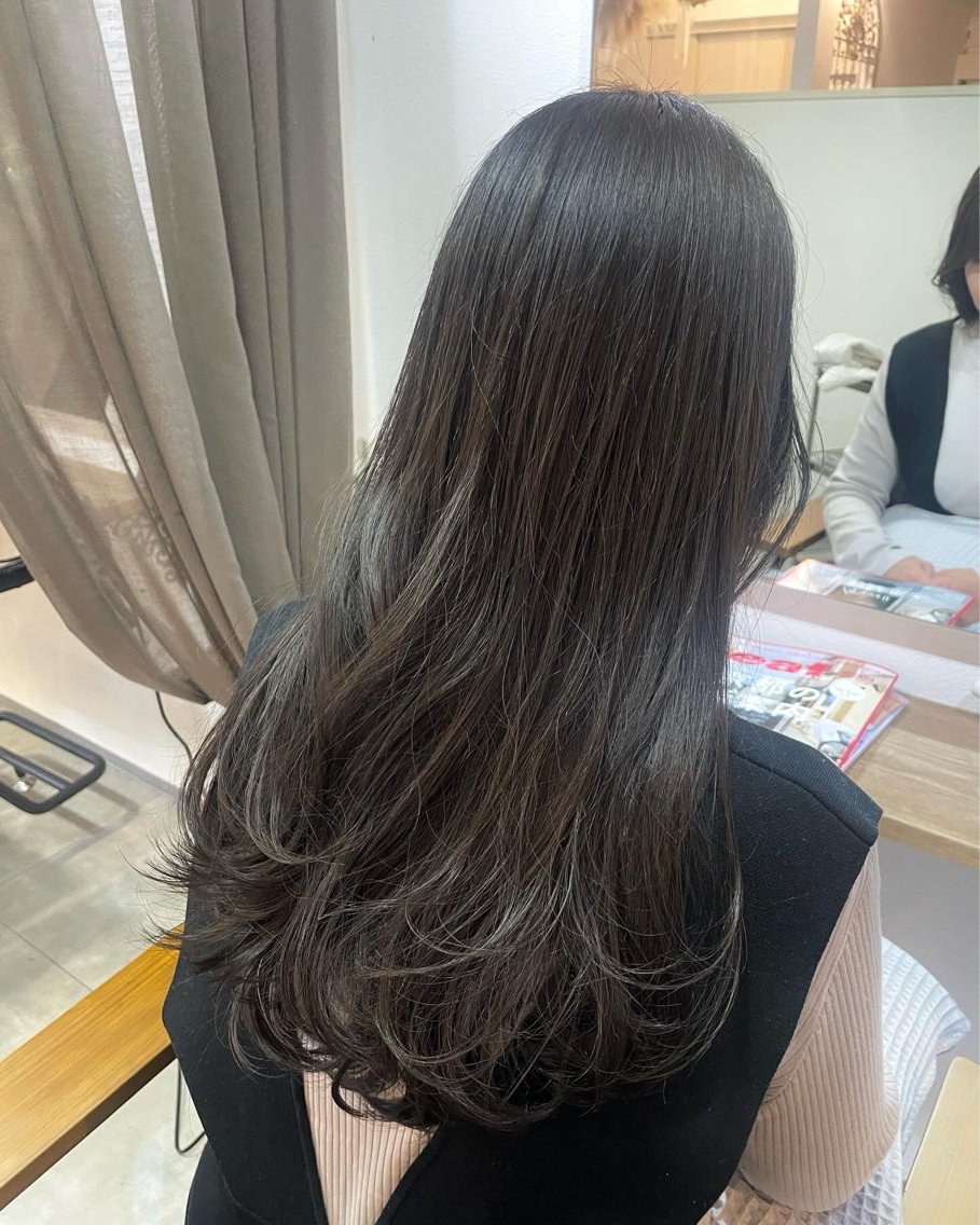 ロング カラー ヘアカラー トリートメント 荒牧 絵美のヘアスタイル