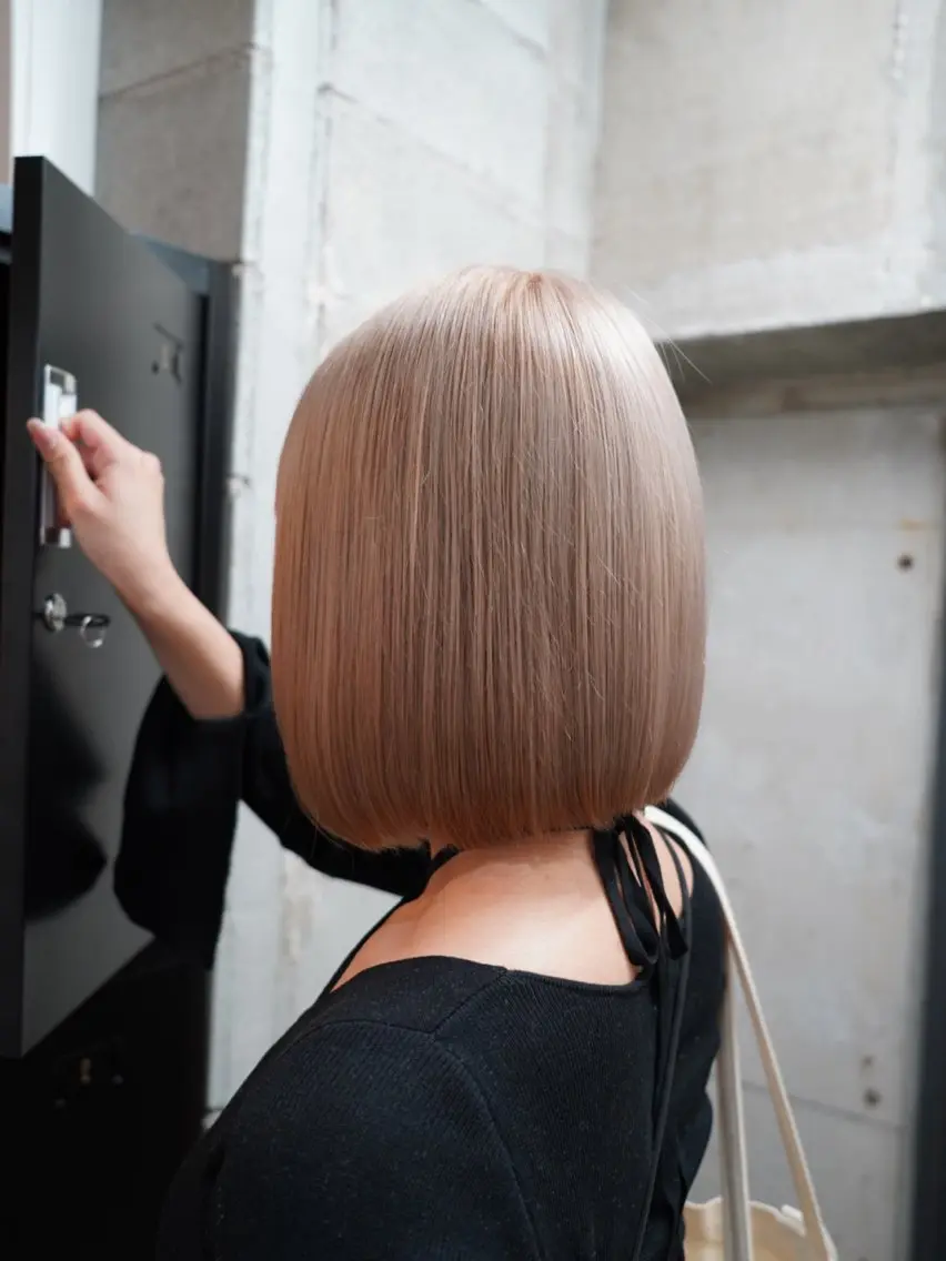 ミディアム カラー ベージュカラー ブリーチ ホワイトベージュ カット ヘアカラー 城 健太郎 💎ハイトーンのヘアスタイル