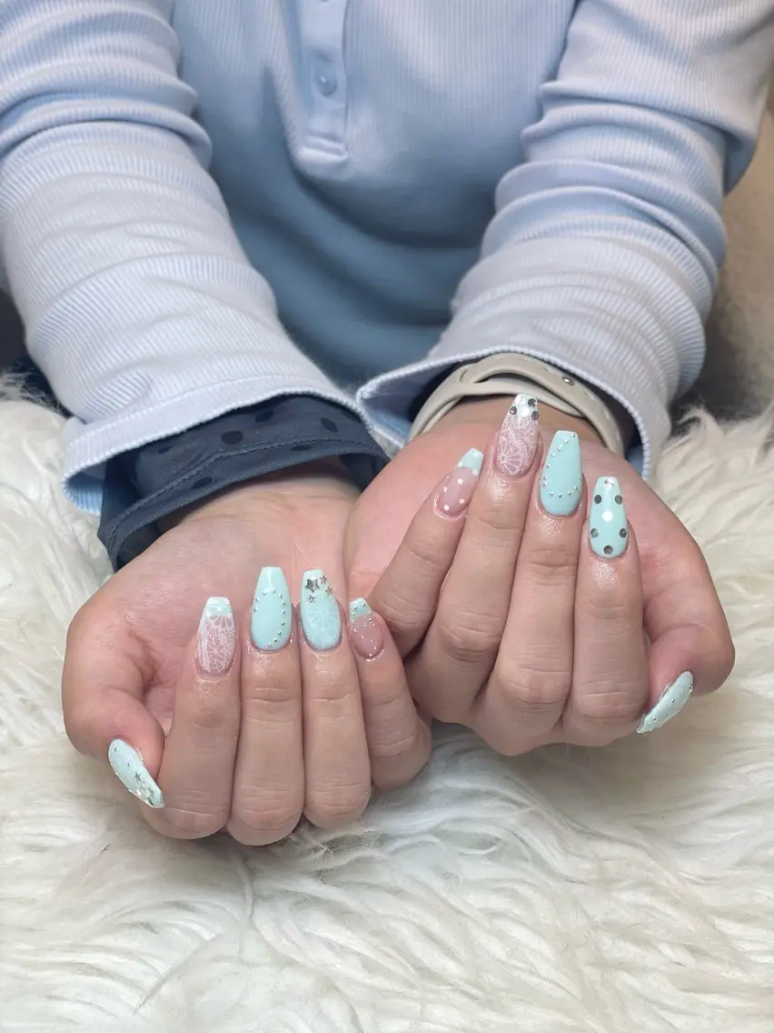 ネイル チークネイル ドット フレンチネイル グラデーション ハート Eli Muse 新宿ネイルのネイルデザイン