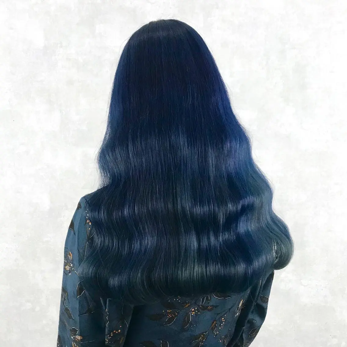 ロング カラー ブリーチ ブロンド ブルーカラー ネイビーカラー ヨシンモリ K-POP好き美容師 🇰🇷Kai.Yのヘアスタイル