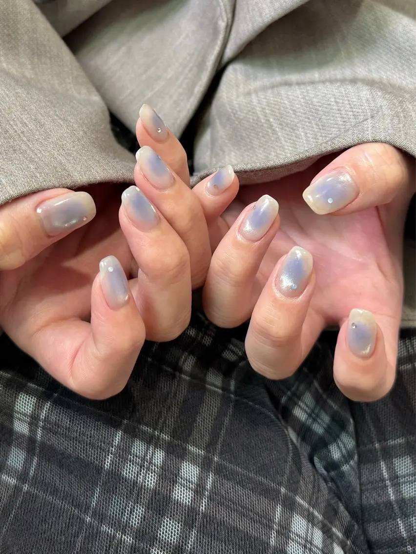 ネイル ブルー チークネイル マグネットネイル 夏ネイル ホワイト ハンドネイル pointillé .ayaのネイルデザイン