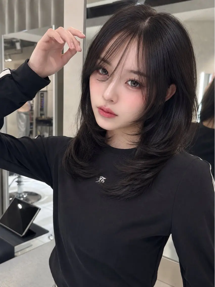 ミディアム カラー カット 縮毛矯正 髪質改善ストレート 韓国風レイヤー池袋のヘアスタイル