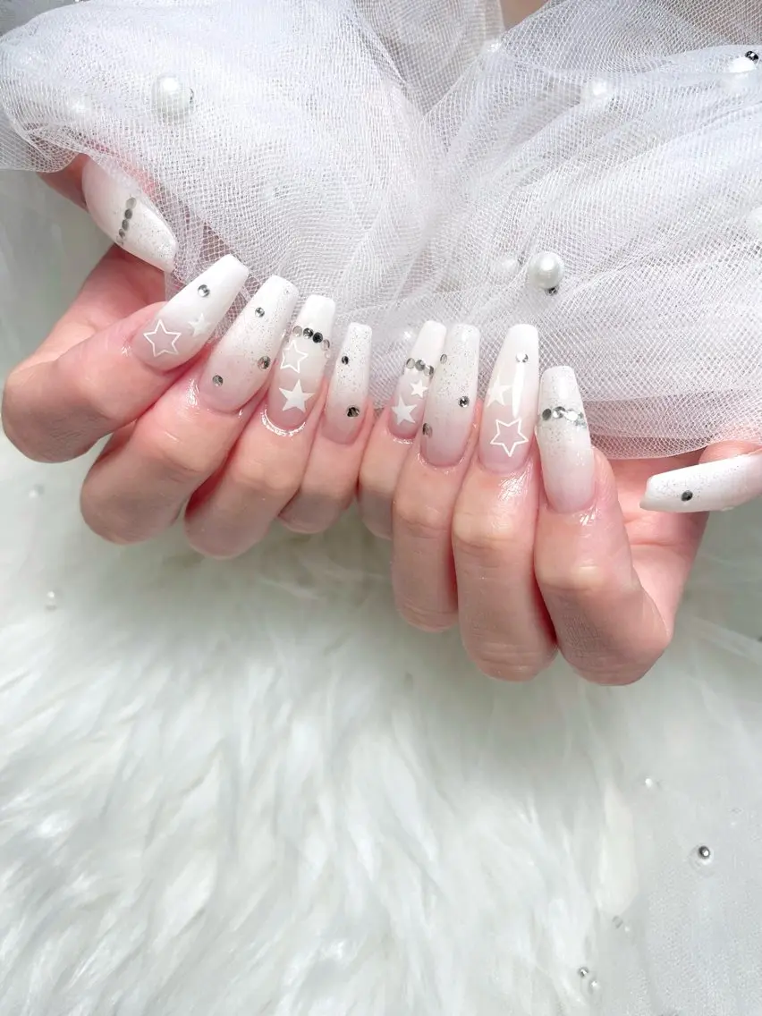 ネイル ホワイト IBUKI PEEKABOO梅田のネイルデザイン