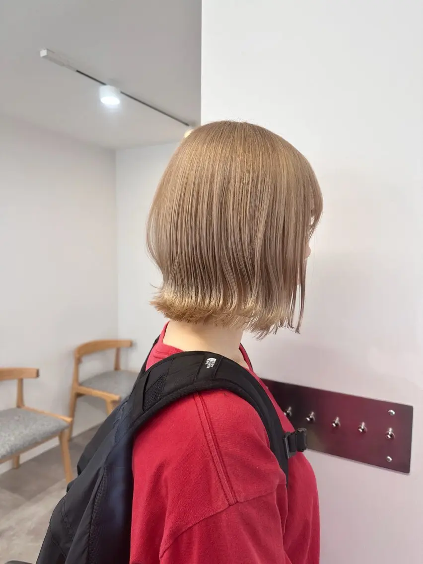 ショート カラー ベージュカラー ブリーチ 透明感カラー ハイトーンカラー ミルクティーベージュ 透明感カラー レイヤー/hinaのヘアスタイル