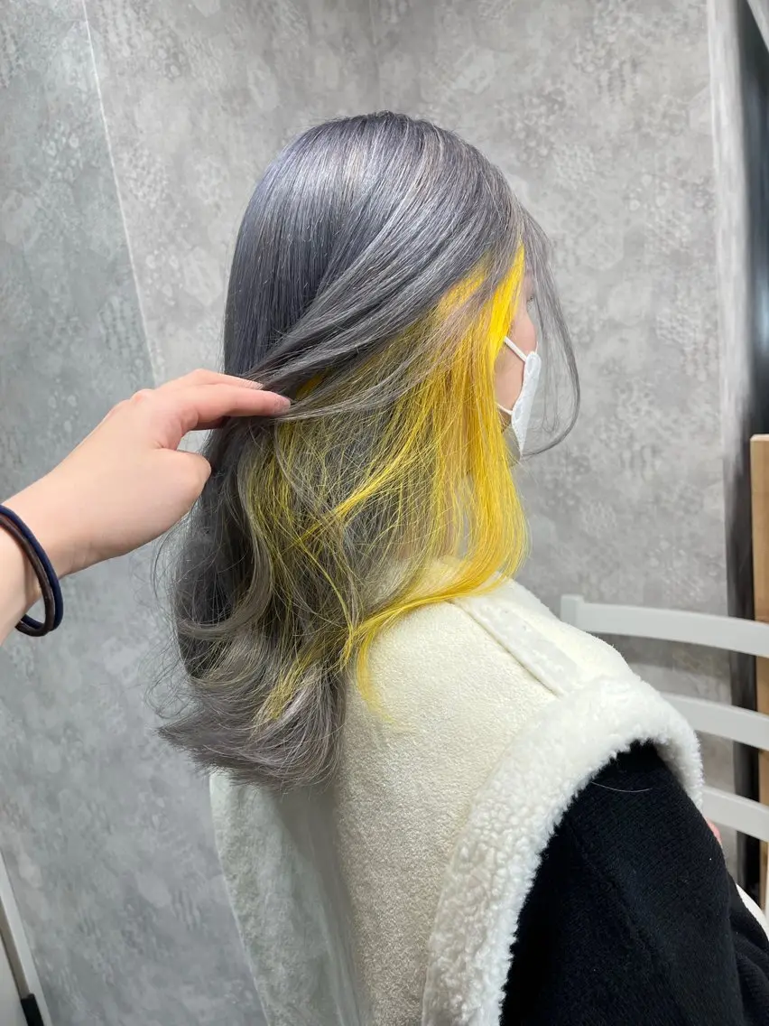 セミロング カラー ヘアアレンジ 韓国レイヤーカット/ 儚げカラーチナツのヘアスタイル