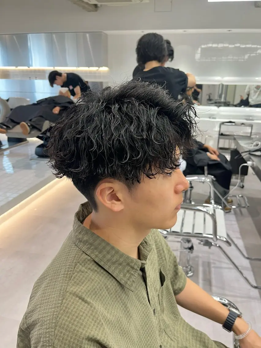 ショート パーマ メンズ ⚡メンズパーマフ ェードカットTomyのヘアスタイル