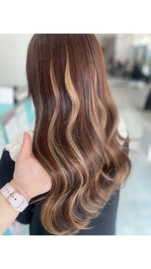 ロング ハイライト ロング 吉田 麻倫のヘアスタイル