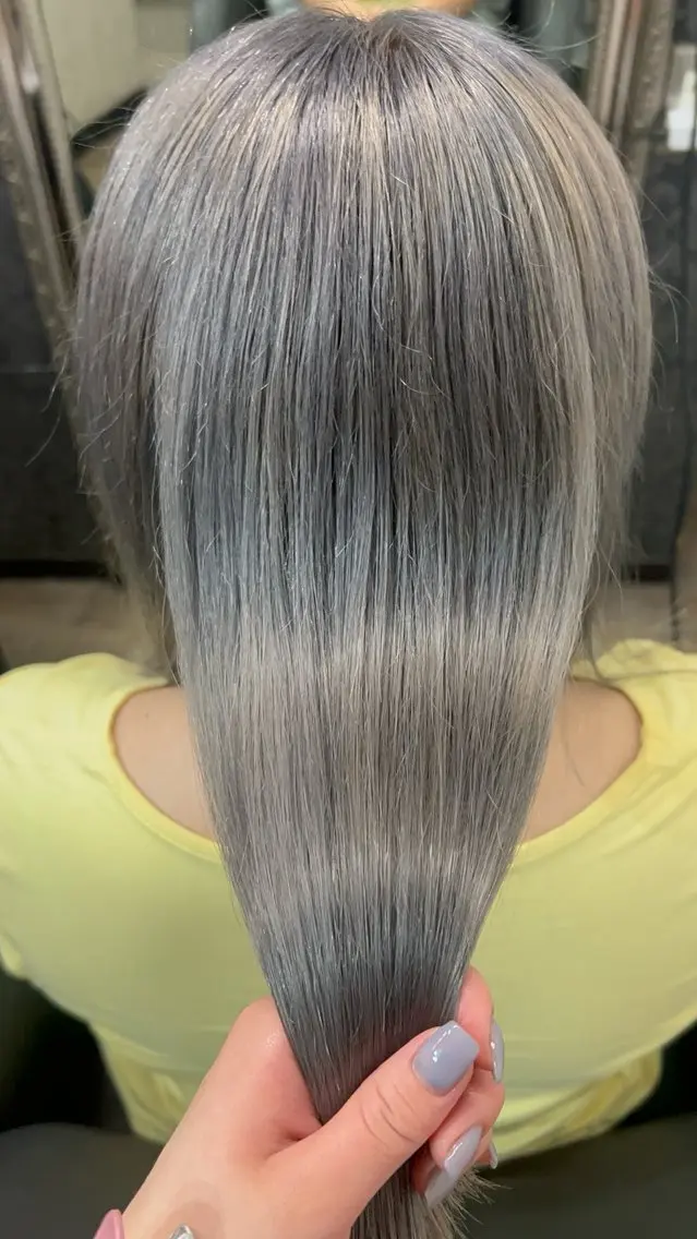 ミディアム カラー 佐原 恵利香のヘアスタイル