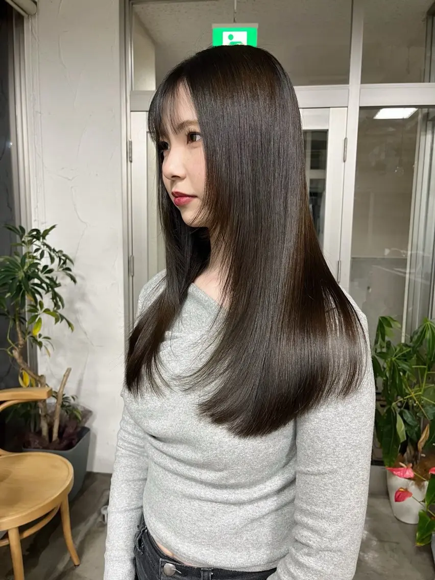 セミロング 顔まわりレイヤー レイヤーカット 荒川泰輝/オリーブ カラー/透明感カラーのヘアスタイル