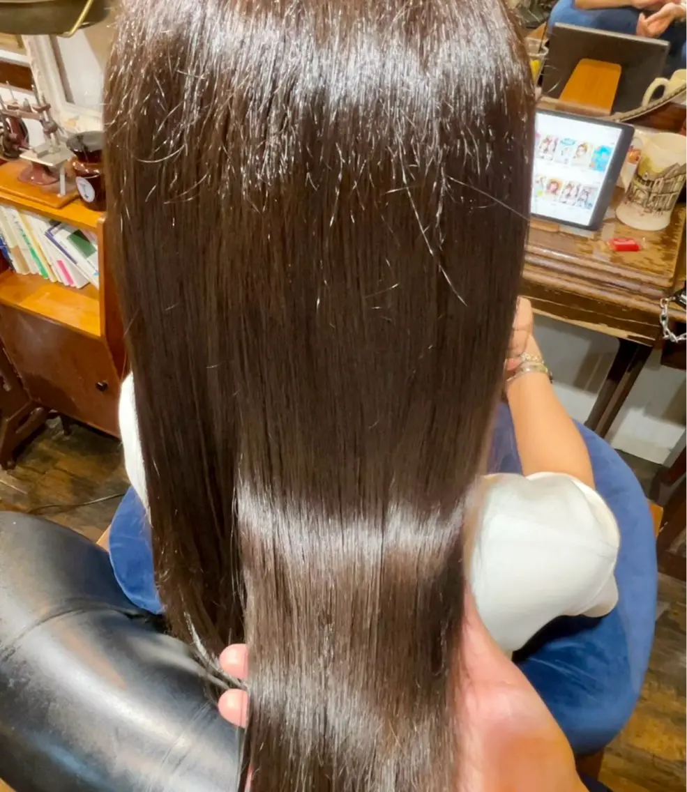 ロング カラー 透明感カラー グレージュ ヘアカラー ヘッドスパ BRITS🐥 小高日菜乃のヘアスタイル