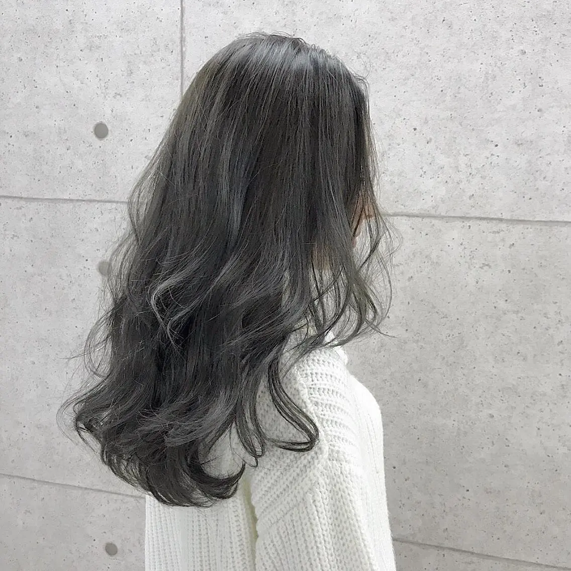 セミロング アッシュ ハイライト 【White京橋】 岸 拓斗のヘアスタイル