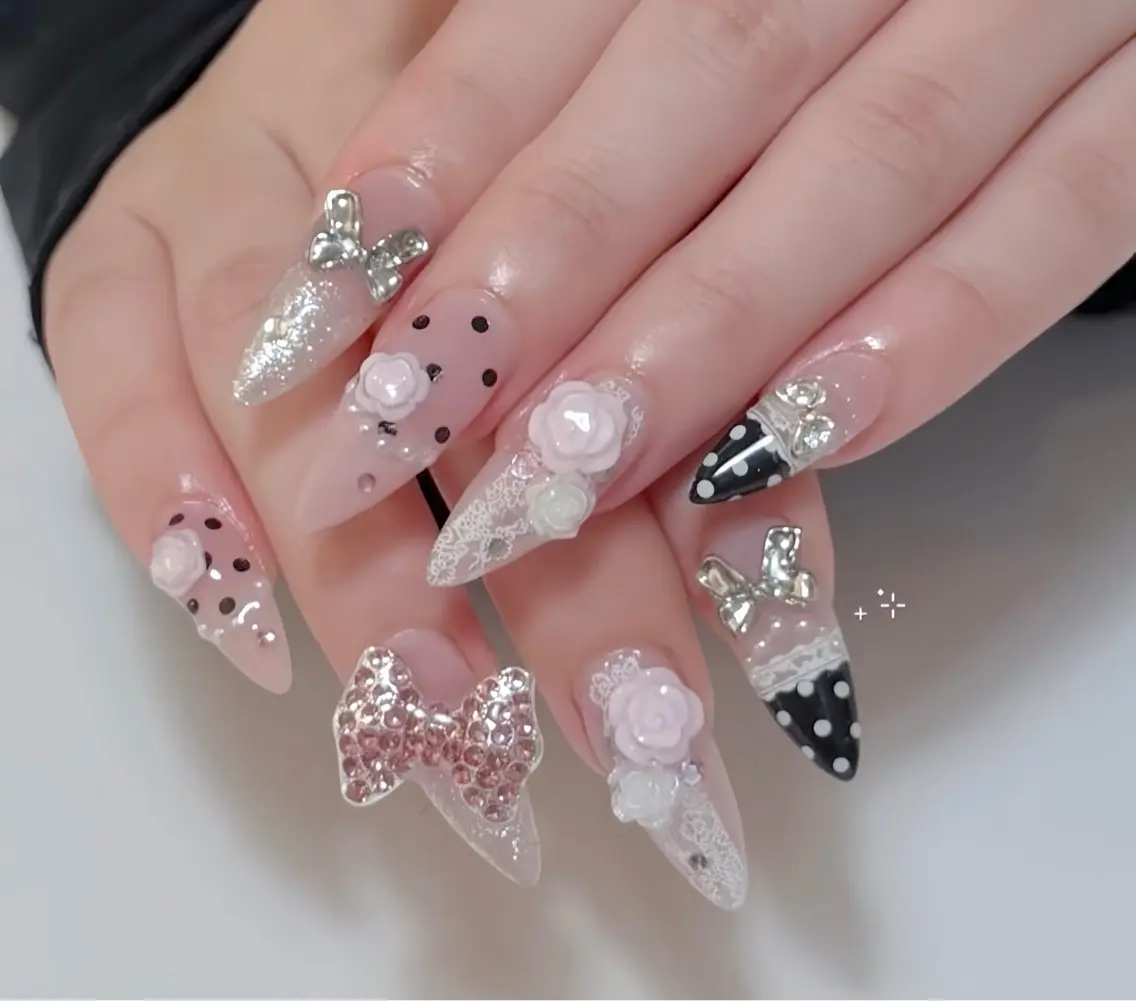 ネイル オーロラネイル チークネイル 桜ネイル クリアネイル ドット ハンドネイル Rin Nail 新大久保店のネイルデザイン