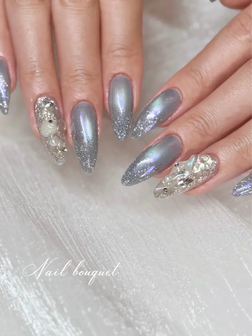 ネイル カジュアル ドット フラワーネイル フレンチネイル キラキラネイル ハンドネイル Nail bouquetのネイルデザイン