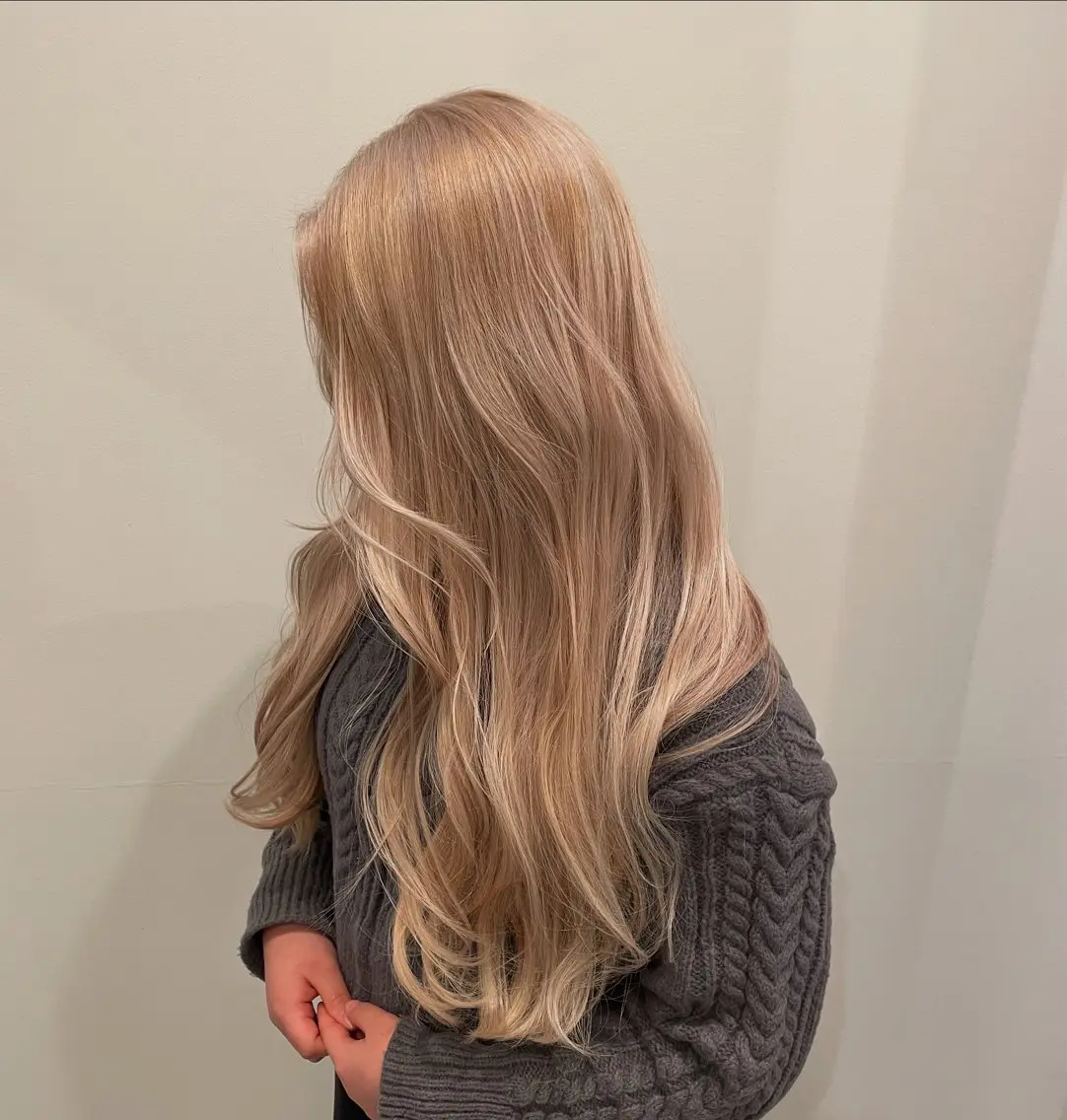 セミロング カラー ブリーチ ブロンド ハイトーンカラー ニュアンスカラー🫧 加納のヘアスタイル