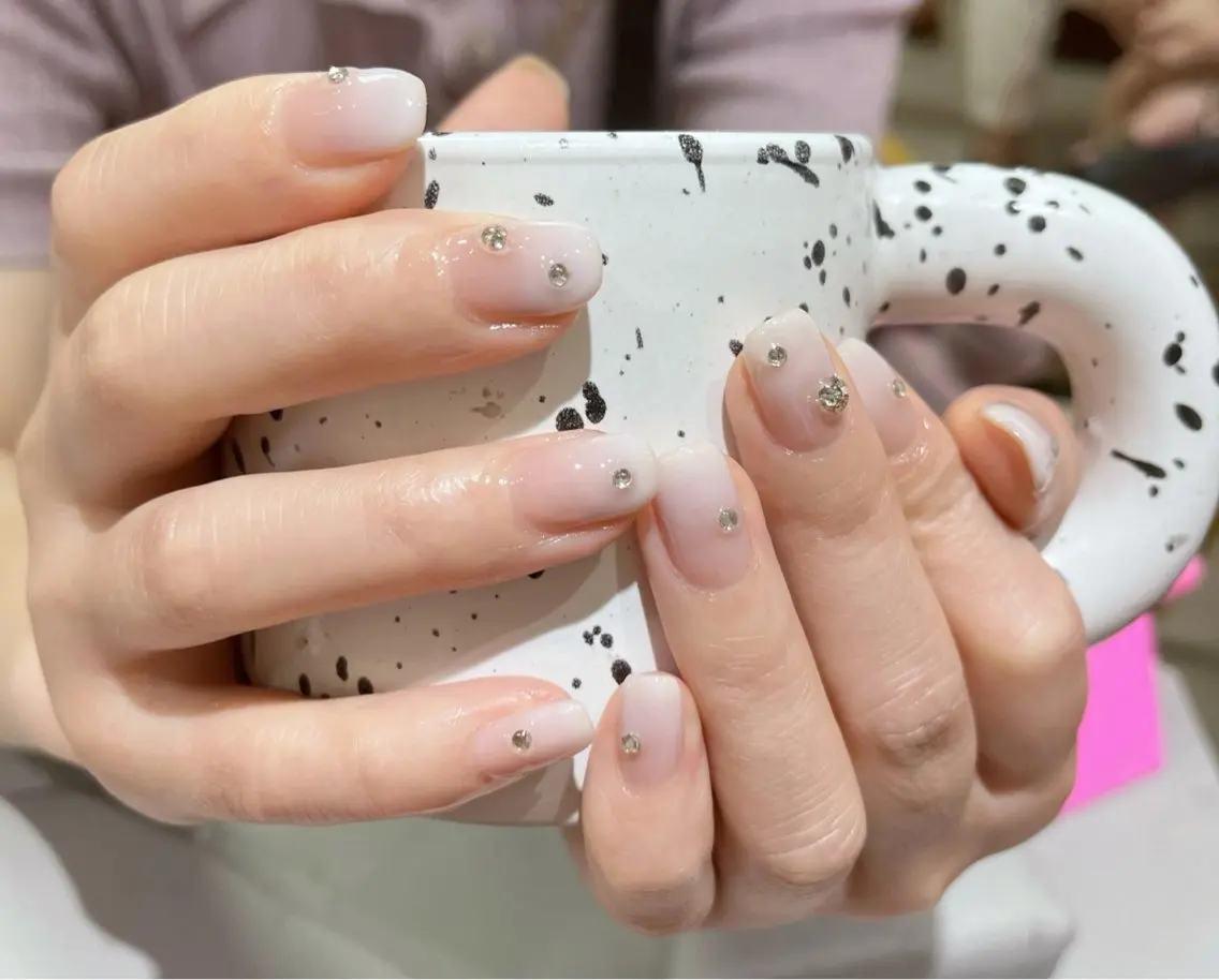 カラーグラデーションネイル🌸ベイビーブーマ🌸 チークネイル【15個ストーンorパーツ付き】の写真