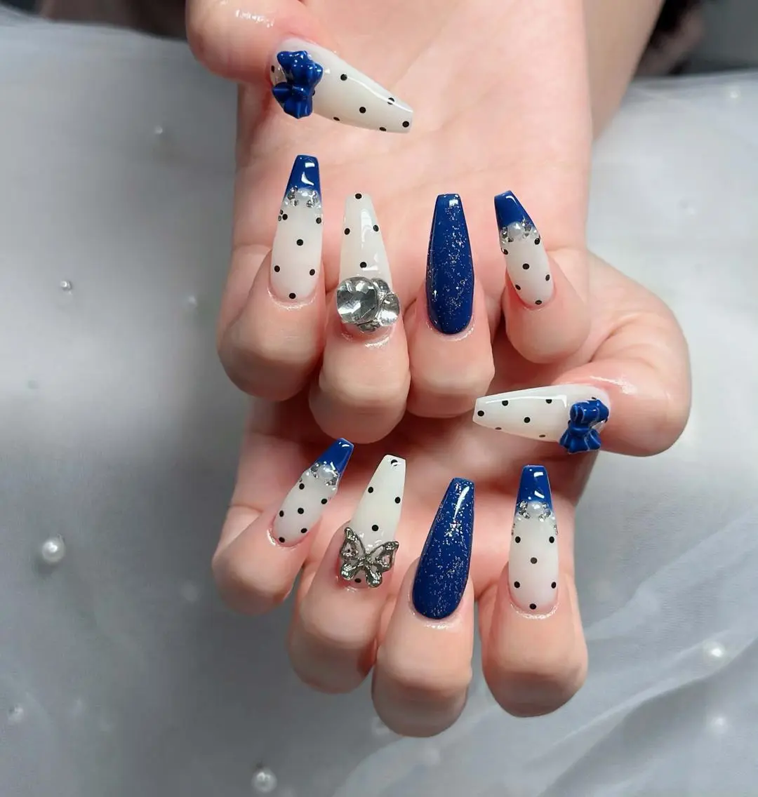 ネイル フレンチネイル ジェルネイル ガラスフレンチ ハロウィン ハート ハンドネイル Sakura h.babynailのネイルデザイン