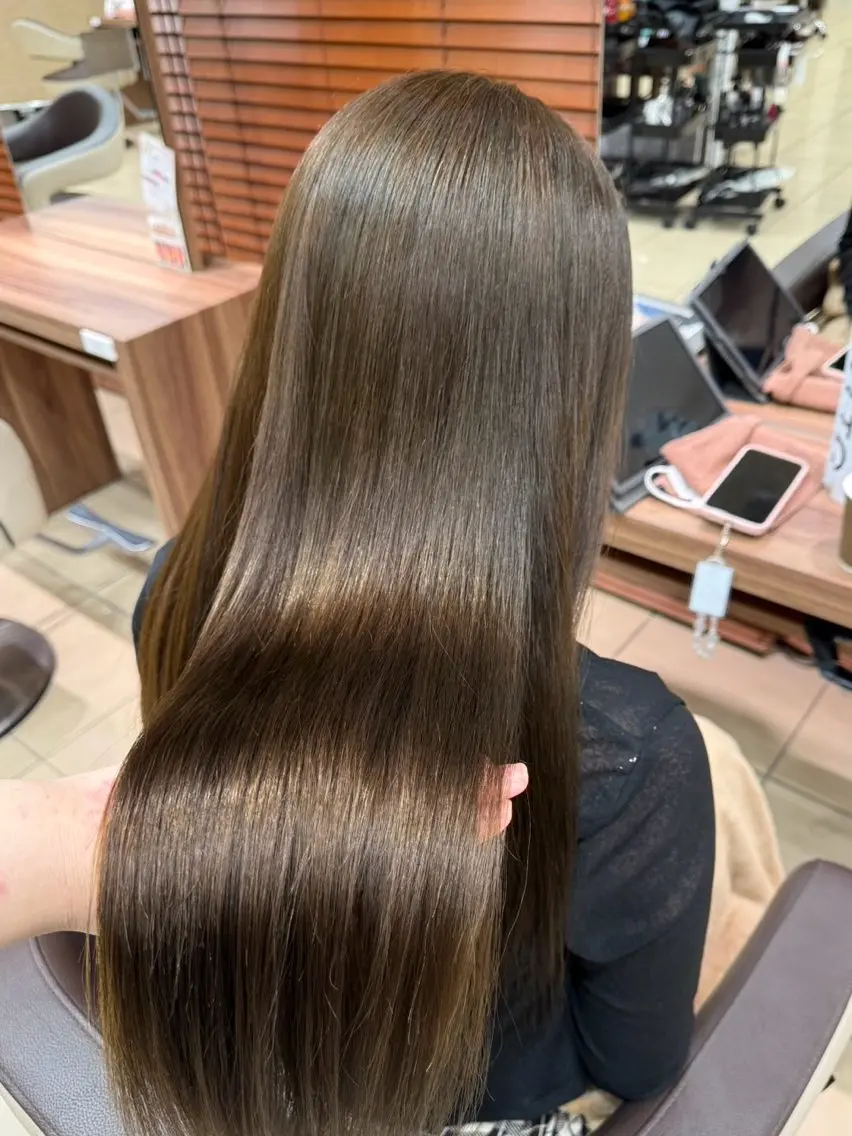 ロング カラー 尾関 唯のヘアスタイル