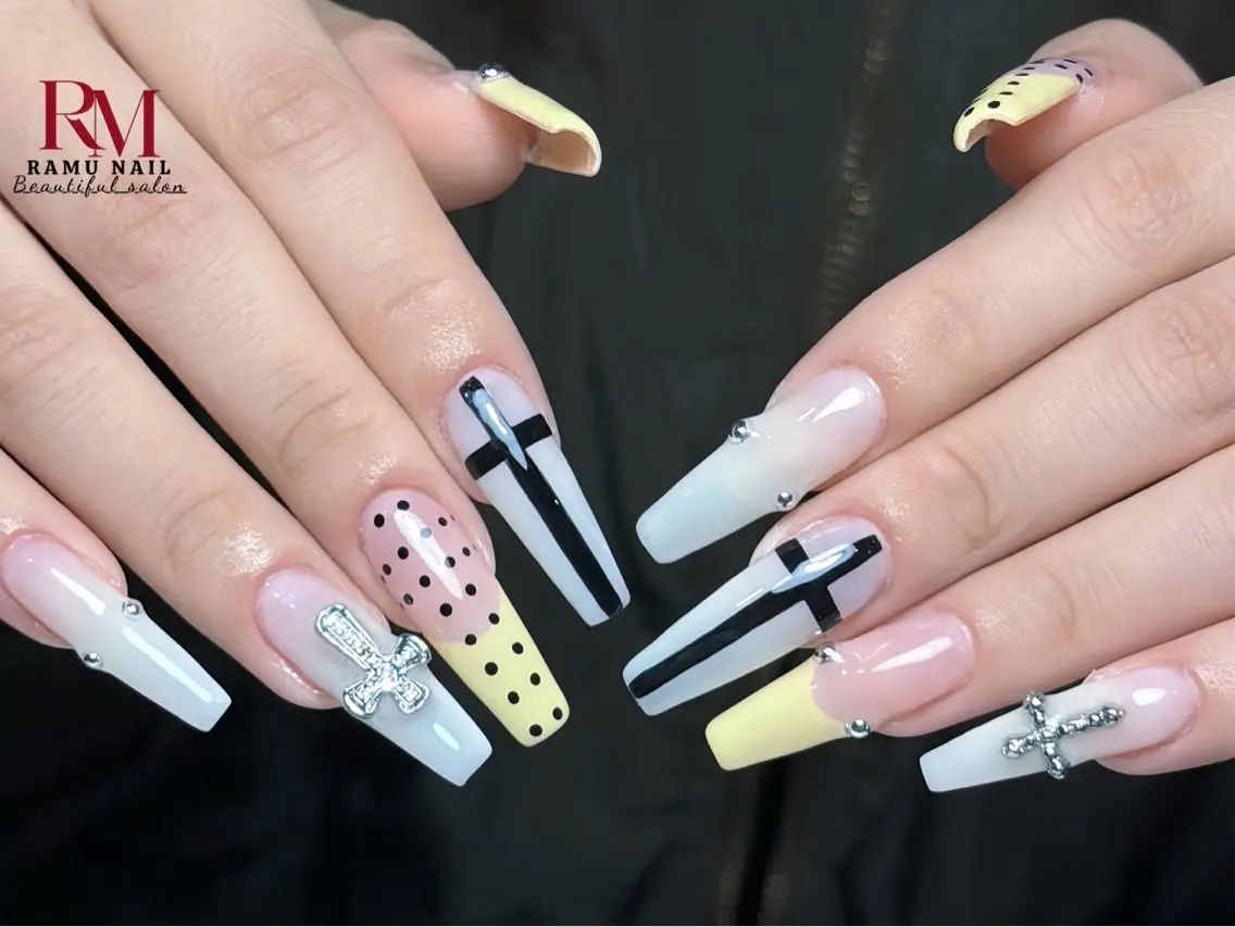 ネイル キラキラネイル マグネットネイル ミラーネイル ピンク 夏ネイル ハンドネイル RAMU Nail 恵比寿店のネイルデザイン