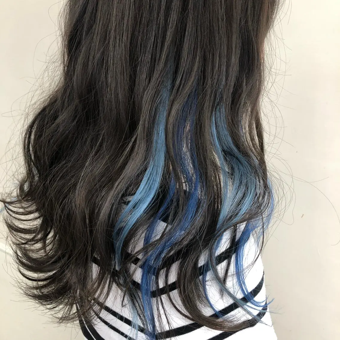 セミロング エクステ ハイトーン 💭黒崎ハルカのヘアスタイル