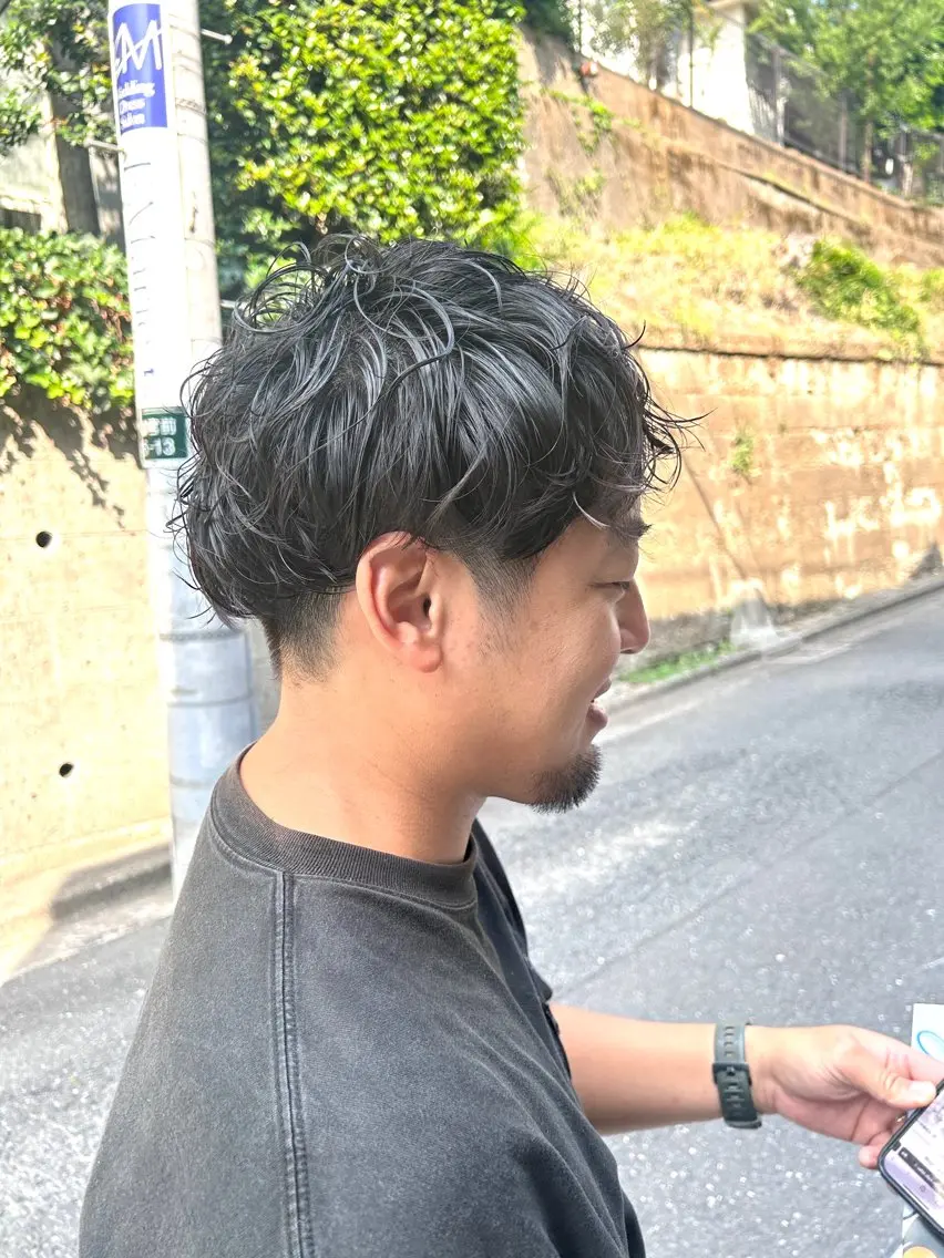 ショート パーマ メンズ マッシュ メンズパーマ プードルパーマ メンズショート スペインカール メンズパーマ ジンのヘアスタイル