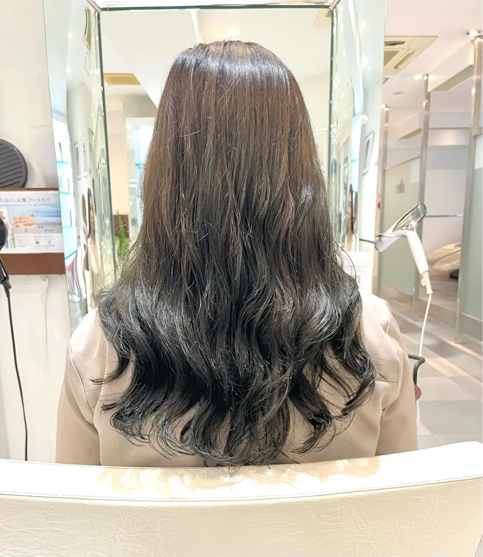 ロング パーマ カット ヘアカラー パーマ トリートメント コテ巻き風パーマ 藤澤　知彌のヘアスタイル