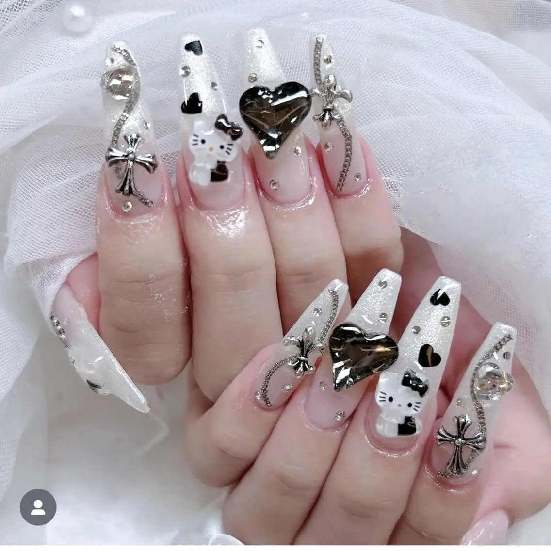 ネイル ❤️‍🔥長さだし専 門店queensのネイルデザイン
