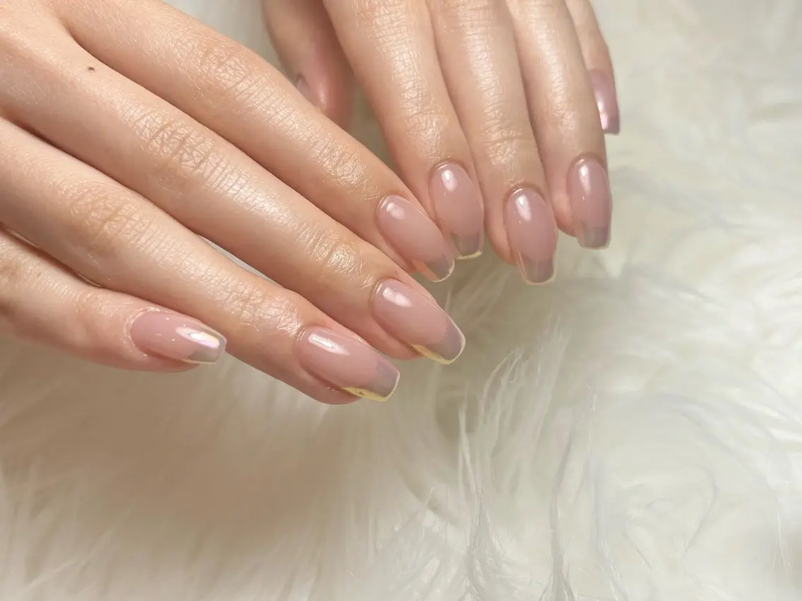 ネイル オーロラネイル フレンチネイル ハンドネイル nail care salon -&-のネイルデザイン