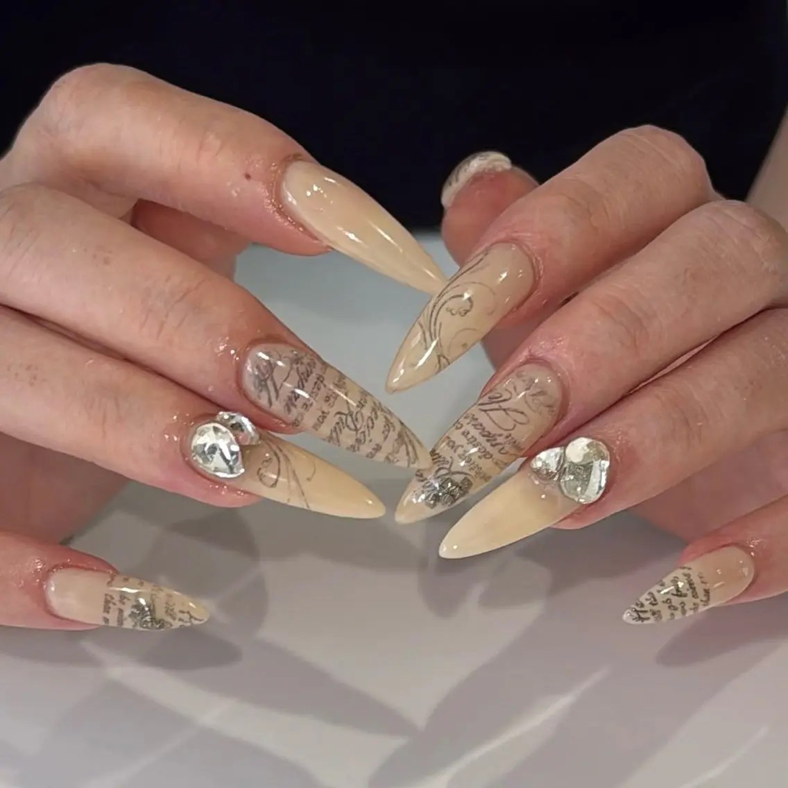 ネイル チークネイル ドット フットネイル フレンチネイル グラデーション ハンドネイル ハンドケア Nihonthy Nail 新宿のネイルデザイン