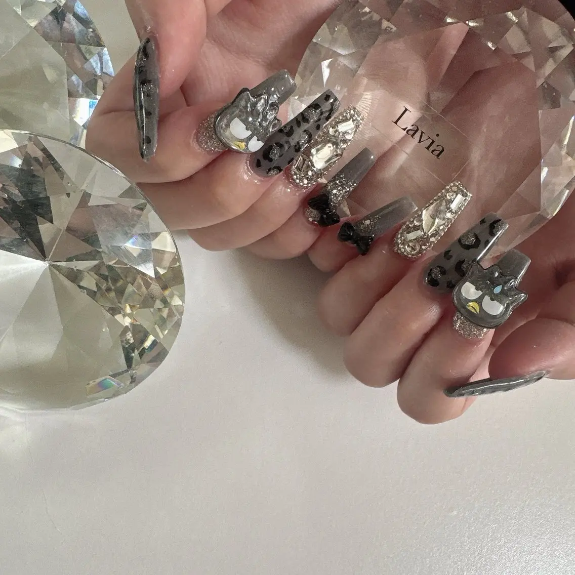 ネイル lavia🖤 ayumiのネイルデザイン