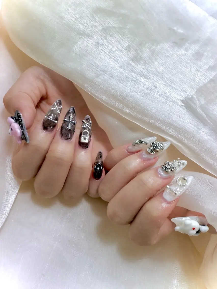 ネイル チークネイル クリアネイル ガーリー キラキラネイル 韓国ネイル ハンドネイル princess スカルプ専門店のネイルデザイン
