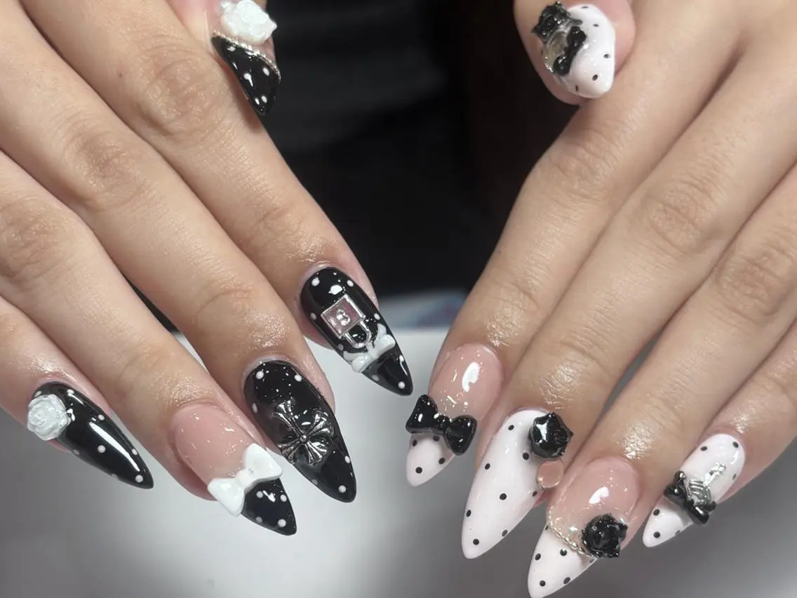 ネイル チークネイル クリアネイル ガーリー キラキラネイル 韓国ネイル Yuu🎀 Belle Nailのネイルデザイン