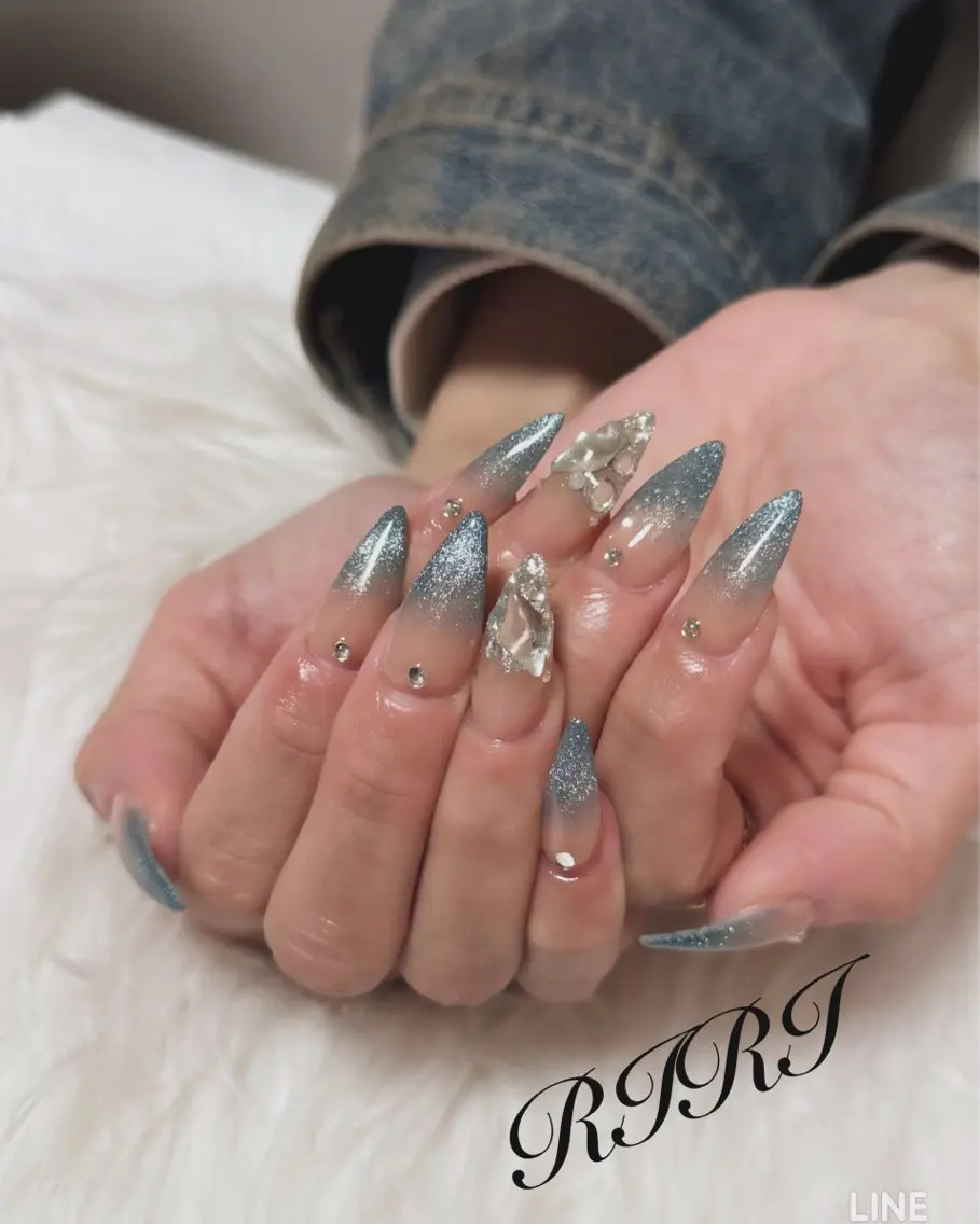 ネイル ブルー フラッシュネイル ジェルネイル ロングネイル マグネットネイル ハンドネイル riri オーナーのネイルデザイン